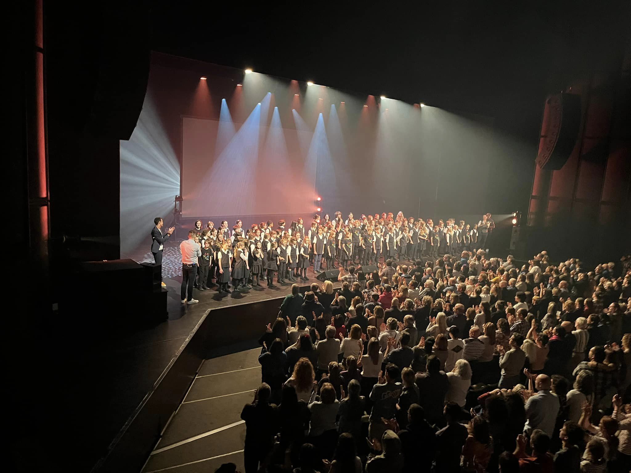 Les petits chanteurs avec QW4RTZ au Grand Théâtre de Québec